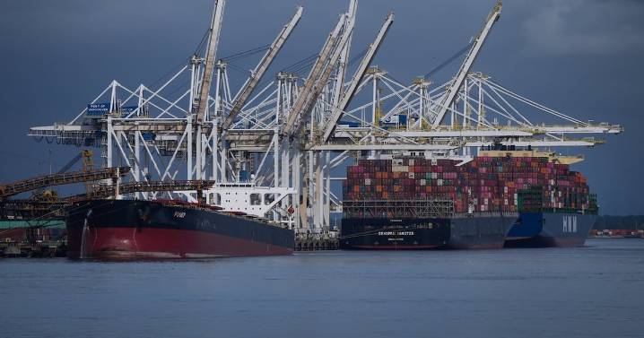 Ottawa urged to boost funding of federal trade, sanctions agencies