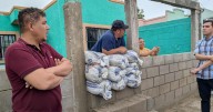 Vecinos de La Caridad, afectados por inundación, temen dejar sus casas por posibles robos