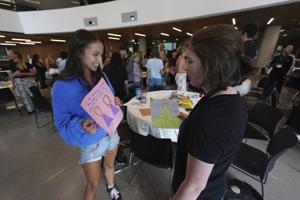 Estudiantes neurodivergentes se ayudan mutuamente a crear escuelas más inclusivas