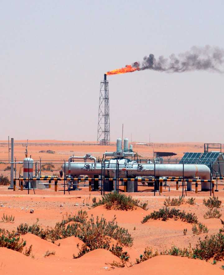 La OPEP+ decide aumentar su producción en octubre a un ritmo menor: 137.000 barriles