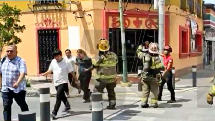 Moviliza Incendio en Restaurante de Cabritos en el Centro de Monterrey