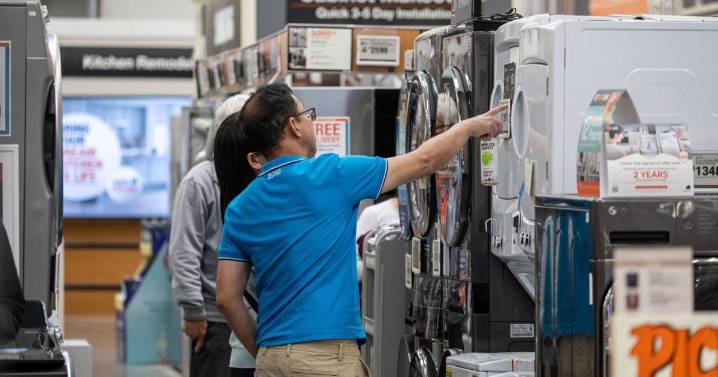 The top 20% of Americans are keeping the economy alive. That’s not a good sign