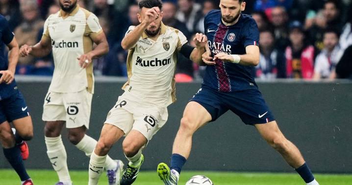 Kvaratskhelia recovers from injury to join PSG squad for Champions League opener