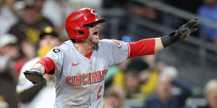 Reds come from behind against Padres bullpen