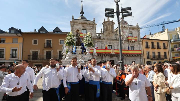 Berlanga solicita "un milagro" a La Encina en la ofrenda del Bierzo tras la tragedia forestal