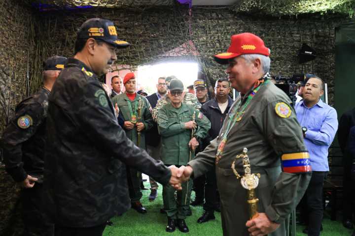 Ascensos y condecoraciones realizó el Presidente Nicolás Maduro en el 20° Aniversario del CEOFANB