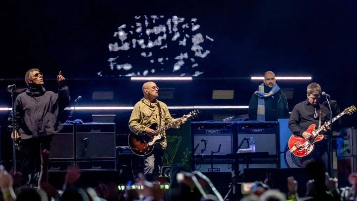 Drones de Oasis iluminan el cielo en el Bosque de Chapultepec