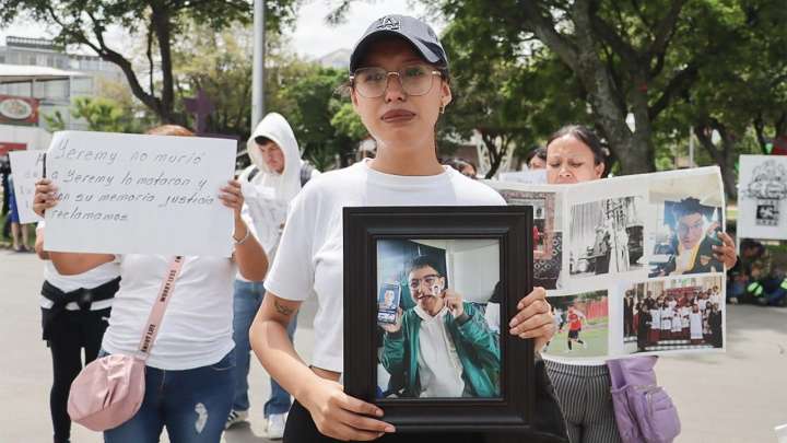 Familiares de Yeremy Espinosa, joven que murió atropellado, acusan al MP de perder peritaje clave sobre su deceso