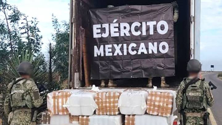 Aseguran mil 200 kg de cristal en El Rosario