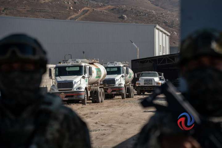 Decomisan 60 mil litros de "huachicol" en predio ubicado en la libre Tijuana