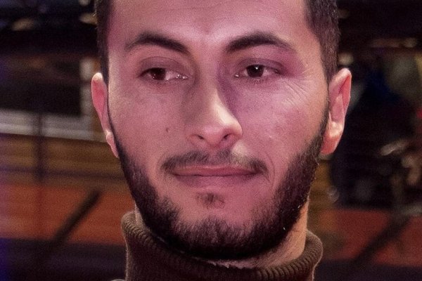 El ejército israelí ocupa la casa del cineasta Basel Adra, ganador de un Oscar