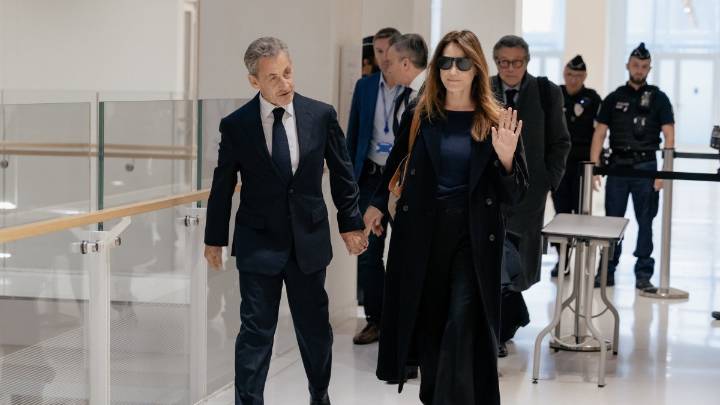 La Justicia francesa condena a Sarkozy a cinco años de cárcel por su relación con Gadafi