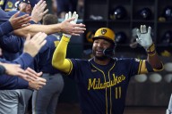 Brewers clinch MLB's first postseason spot thanks to Mets' eighth straight loss