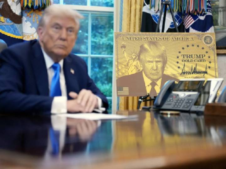 Trump firma decreto para crear tarjeta de residencia “dorada” en EE. UU.