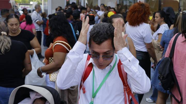 Caos en el consulado móvil de Colombia en A Coruña