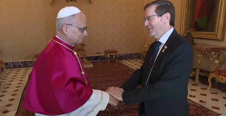 Papa León XIV recibe al presidente de Israel; pide alto el fuego en Gaza