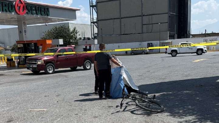 Padre de familia muere de infarto fulminante mientras paseaba en bicicleta en el bulevar Vito Alessio Robles, Saltillo