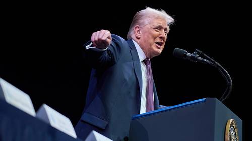 Trump continues war of words as ICE launches Chicago operation