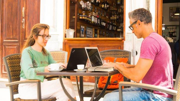 Canarias encadena cinco meses de descensos del paro y cierra agosto con 150.215 desempleados