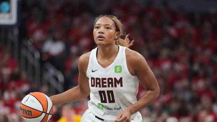 Michigan basketball legend named Sixth Player of the Year, wins $5,000
