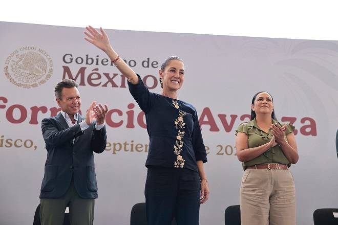Va Sheinbaum por recuperación de tren Ciudad de México
