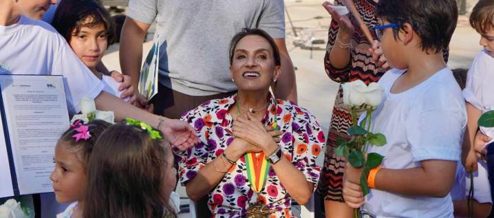 Silvia Pinedo, homenajeada por dedicar más de 30 años a la infancia en Barranquilla