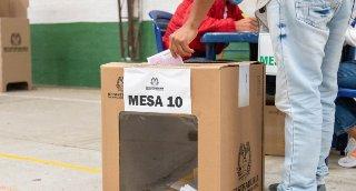 La paradoja del centro político en Colombia