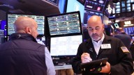 Bonos y acciones argentinas volvieron a caer y el riesgo país llegó a superar los 1.500 puntos