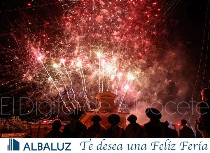 FOTOS | Magia y color en el cielo de Albacete: los fuegos artificiales abren la Feria 2025