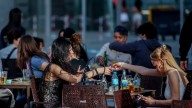 Hostelería de España califica de "desproporcionada" la prohibición de fumar en terrazas