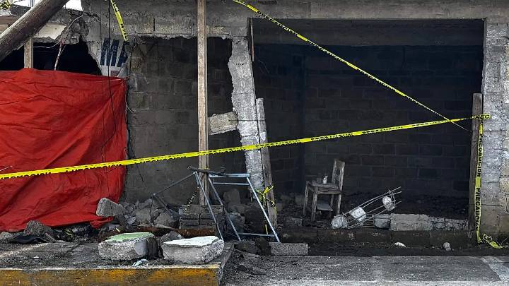 Investigan falla en frenos tras choque de torton en Almoloya