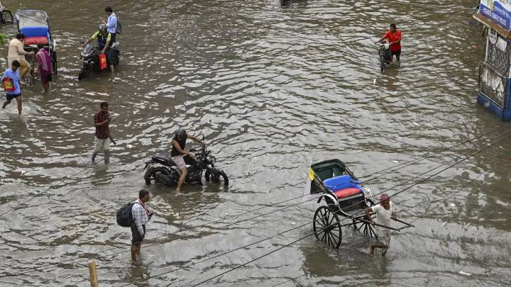 Kolkata rains: Bengal govt to provide Rs 2 lakh ex gratia to kin of those dead