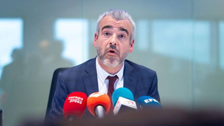 Aena acusa a Ryanair de "chantaje" y el Gobierno afirma que no se someterá a "decisiones arbitrarias de una compañía"