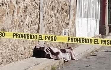 Muere indigente en la calle