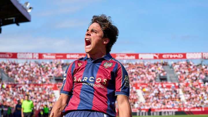 Carlos Álvarez ve con buenos ojos su renovación hasta 2029
