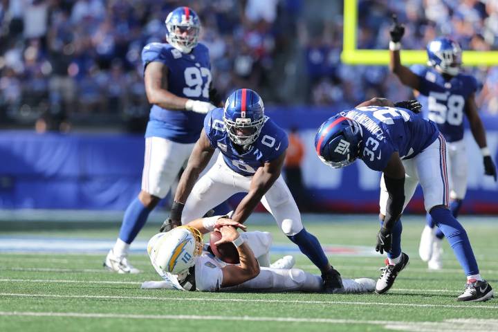 Deadspin | Jaxson Dart wins 1st start as Giants hold off Chargers