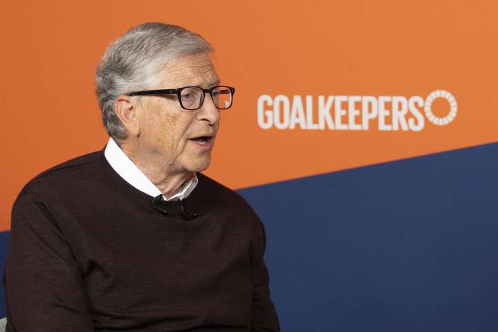Bill Gates defiende “la verdad sobre las vacunas”: Gracias a ellas mueren menos niños
