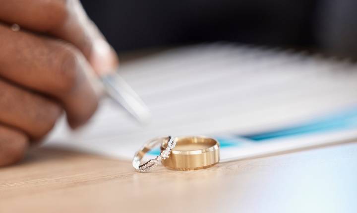 Las 5 señales en una boda que, según una experta, anticipan un futuro divorcio