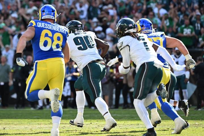 Deadspin | Last-second FG block caps Eagles' wild comeback win over Rams