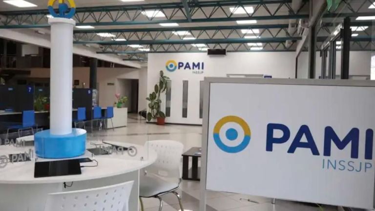 Acceso a la información clara y capacitación al personal sobre el trato digno en Pami