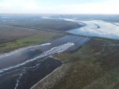 Miles de hectáreas bajo agua y reclamo por obras inconclusas