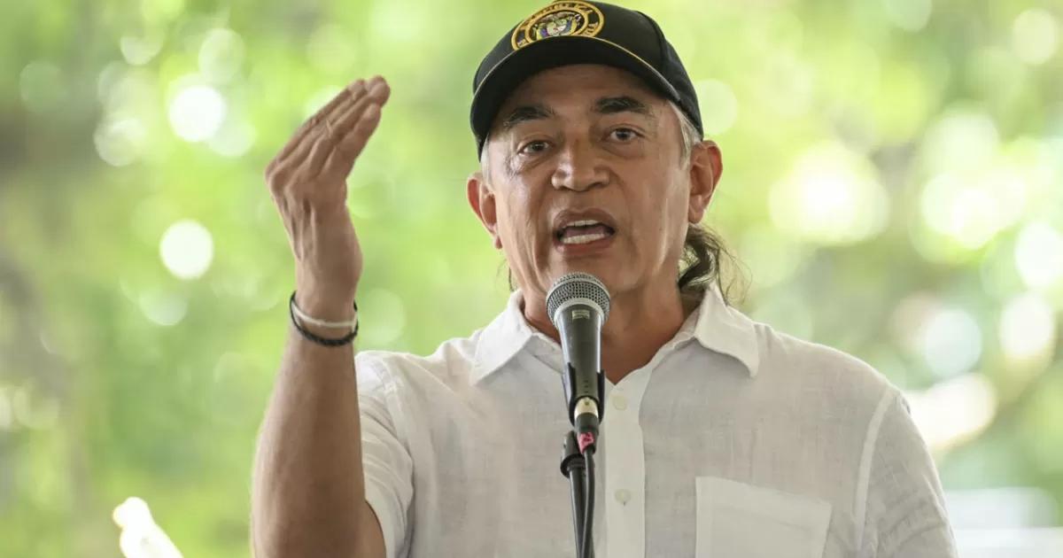 “No sabe dónde está parado”: Gloria Flórez se enfrentó a Gustavo Bolívar tras elección de Carlos Cam