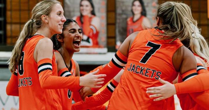 Williamsburg knocks off North Laurel in four sets