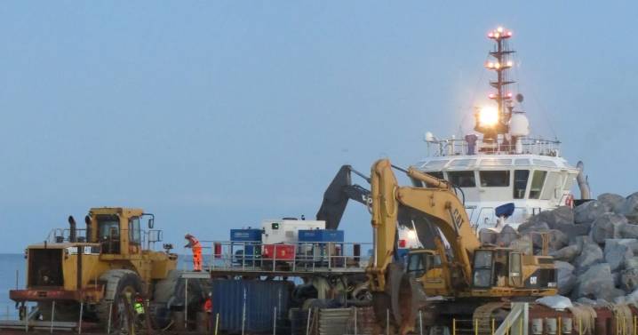 6,500 tonnes of rock armour arrives to protect Devon cliffs