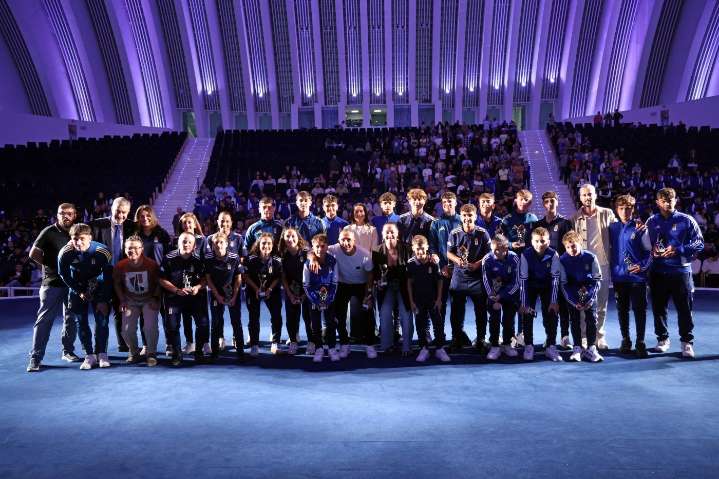 El centenario y el ascenso dan brillantez a la fiesta del Real Oviedo