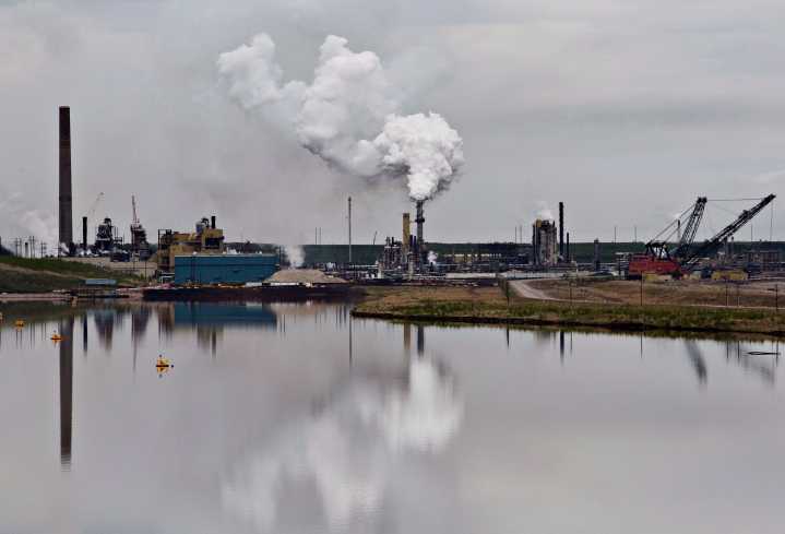Alberta government to create standards for releasing oil tailings into environment