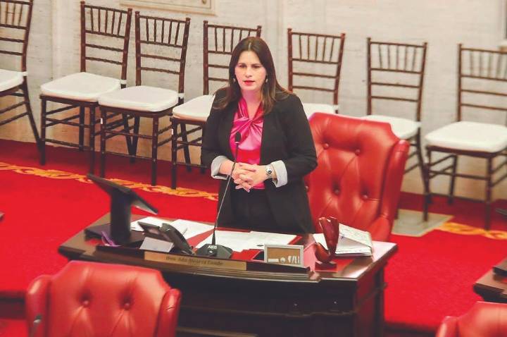 Senadora Ada Álvarez Conde radica medida para investigar descargas de aguas negras en cuerpos de agua de Puerto Rico