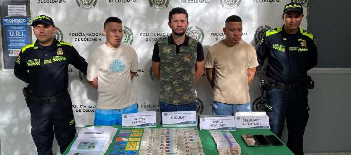 Caen tres y notifican a otro por presuntos fraudes informáticos y manipulación de cajeros
