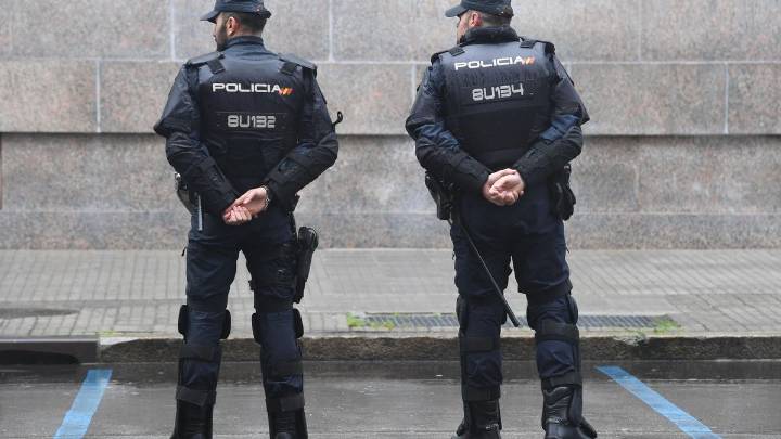 La Policía Nacional detiene a un hombre en Ramón Cabanillas, en A Coruña, que se resistió a una identificación a patadas