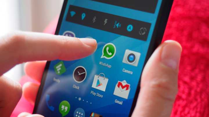 Paco recibe un Whatsapp camino del funeral de su padre y el emisario es "Papá Móvil": explica a Alberto Herrera quién lo envió